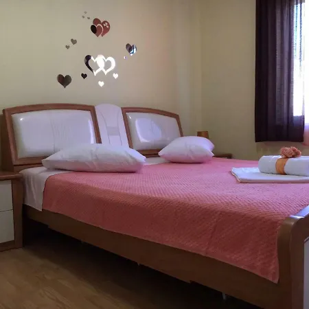 Lacus Apartment *